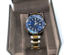 Superb watch comes with instructions boxed and in excellent condition new battery fitted,