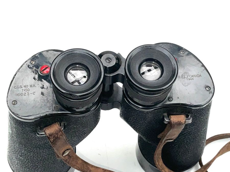 Binoculars & Case Canadian 1944