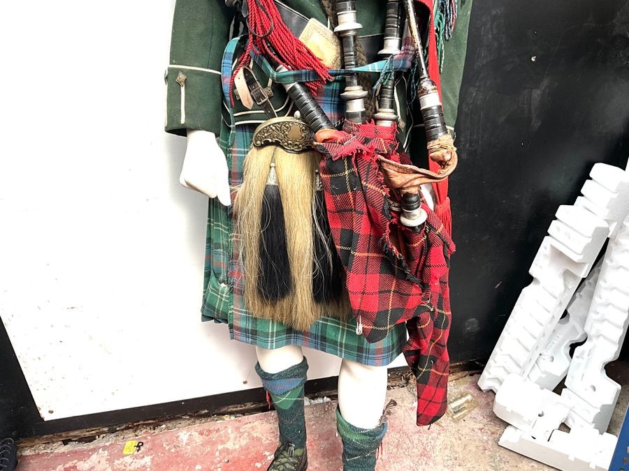 Scottish Piper In Full Dress 2ww