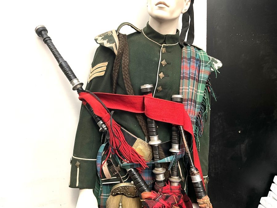 Scottish Piper In Full Dress 2ww