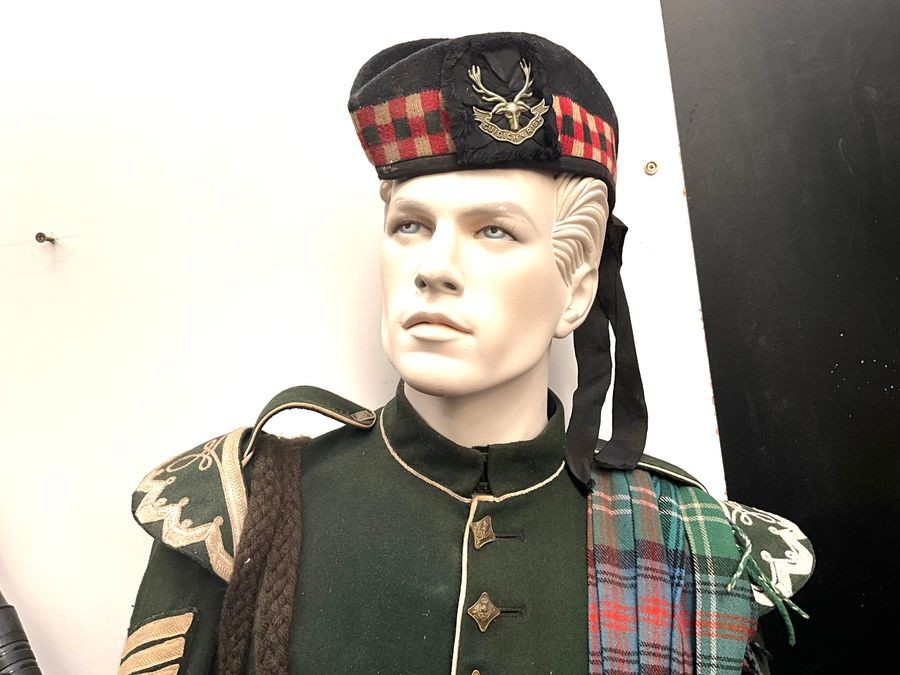 Scottish Piper In Full Dress 2ww