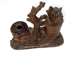 Victorian made for the quill and ink overall condition is good showing some cracks from shrinking over time but still solid and remarkable length of 14 cm height being 124 mm depth 73 mm,