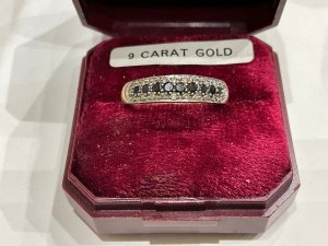 Elegant ring stamped 375 for 9ct gold sized p condition is very good, comes in own presentation box, offering free delivery uk reference drc5 tel: we accept online payments for all our items listed: bank transfer cash on collection or if wishing over the phone using your debit or credit cards, also doing layby payments plan, or email giving your address details & contact number and we shall send you your items invoice to make