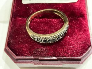 Elegant ring stamped 375 for 9ct gold sized p condition is very good, comes in own presentation box, offering free delivery uk reference drc5 tel: we accept online payments for all our items listed: bank transfer cash on collection or if wishing over the phone using your debit or credit cards, also doing layby payments plan, or email giving your address details & contact number and we shall send you your items invoice to make