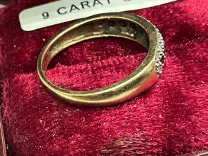 Elegant ring stamped 375 for 9ct gold sized p condition is very good, comes in own presentation box, offering free delivery uk reference drc5 tel: we accept online payments for all our items listed: bank transfer cash on collection or if wishing over the phone using your debit or credit cards, also doing layby payments plan, or email giving your address details & contact number and we shall send you your items invoice to make