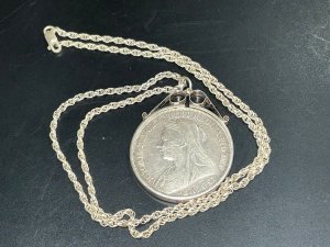 Superb victorian crown 1899 silver content with 925 silver necklace pendant. Both in excellent condition