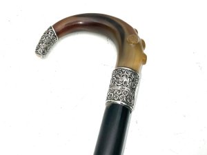 Stunning quality silver and horn handle and ebony stick in superb condition hallmarked for birmingham 1926, length of 92 cm in total, across horns handle is 12 cm sticks diameter from handles 23 mm tapering down to ferule 15 mm, from steels tip to top of handle being 83 cm