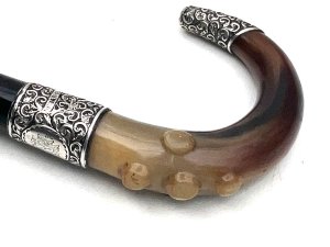 Stunning quality silver and horn handle and ebony stick in superb condition hallmarked for birmingham 1926, length of 92 cm in total, across horns handle is 12 cm sticks diameter from handles 23 mm tapering down to ferule 15 mm, from steels tip to top of handle being 83 cm