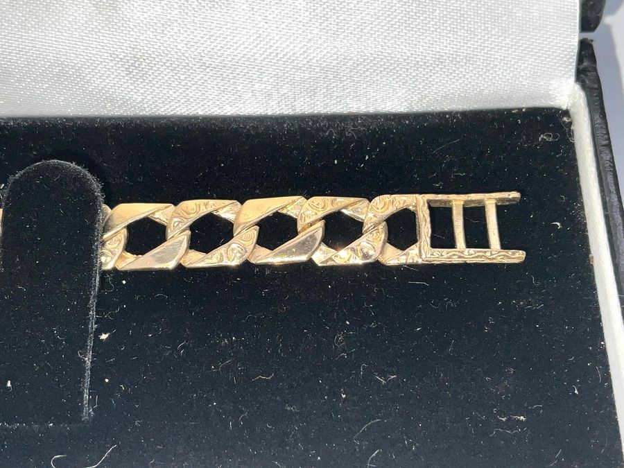 Gold Mum Bracelet With Diamonds.