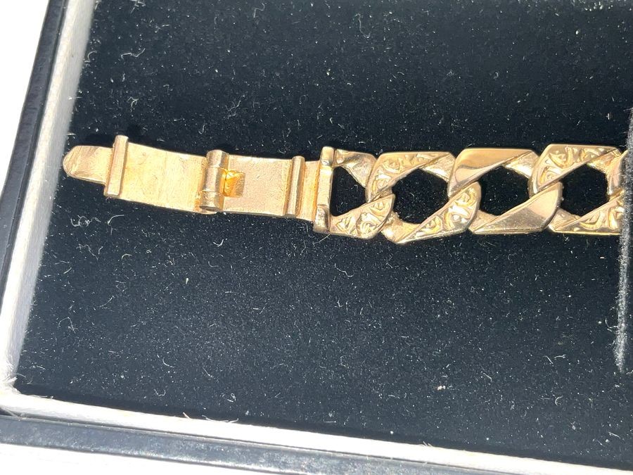 Gold Mum Bracelet With Diamonds.