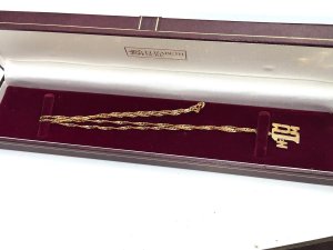Hallmarks for 375 gold on both pendant and chain condition of both being excellent weighing 6.4 grams chains length of 56 cm these measurements are approximately, comes in the original presentation case, offering free delivery reference drc5 tel: we accept online payments for all our items listed: bank transfer cash on collection or if wishing over the phone using your debit or credit cards, also doing layby payments plan, or email giving your address details & contact number and we shall send you your items invoice to make