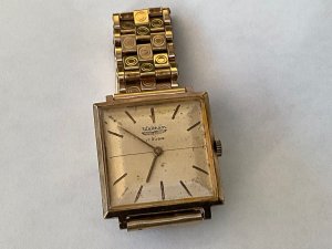 Superb working order condition is good needs dial and glass cleaning, gold plated,