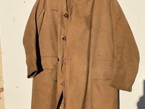 Made by m. Shorn & sons and dated 1943. Introduced in 1940 for the ill fated landings in norway. Production carried on into the first part of wwii seeing action with the long range desert group amongst other units. This is the earlier sheepskin lined coat,  was later replaced by the quilted kapok lined version. In between the outer khaki canvas and the sheepskin is a waterproof interlining which is very good, note the metal clip buttons a very quirky way of fastening ones coat. Coat though a little dirty is in solid no tears complete condition has two small moth holes on the collar see pictures, size 3 to fit breast over jacket 40 45
