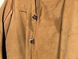 Made by m. Shorn & sons and dated 1943. Introduced in 1940 for the ill fated landings in norway. Production carried on into the first part of wwii seeing action with the long range desert group amongst other units. This is the earlier sheepskin lined coat,  was later replaced by the quilted kapok lined version. In between the outer khaki canvas and the sheepskin is a waterproof interlining which is very good, note the metal clip buttons a very quirky way of fastening ones coat. Coat though a little dirty is in solid no tears complete condition has two small moth holes on the collar see pictures, size 3 to fit breast over jacket 40 45