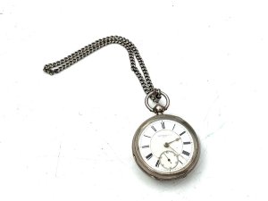Superb watch and chain both in excellent condition and watch is in perfect working order, comes with key too, watches diameter is 56 mm, post worldwide ask for quote, reference drc9.
