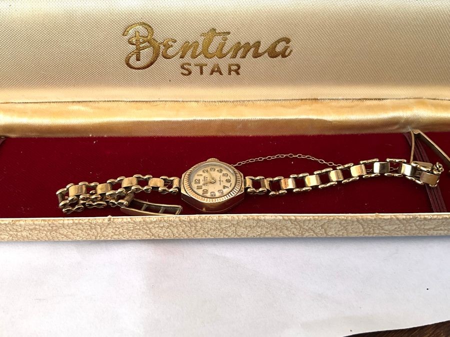 Gold Ladies Wristwatch