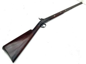 Superb fowler by the very best, maker john manton & son, damascus steel barrel condition of which is good, action is good and overall condition is very good, been well cared for as it should being one of the best of its time, total length of 122 cm height 16 cm depth 5 cm, reference dbss