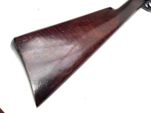Superb fowler by the very best, maker john manton & son, damascus steel barrel condition of which is good, action is good and overall condition is very good, been well cared for as it should being one of the best of its time, total length of 122 cm height 16 cm depth 5 cm, reference dbss
