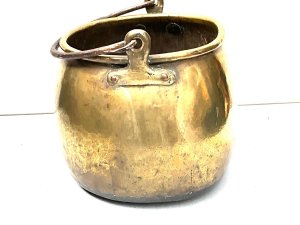 Superb heavy iron handled brass pan, the pan no longer will hold water as-body around bottoms some issues with cracks, would still serve as fireplace logs holder though as its been used for these past hundreds of years, sizes are height 35 cm to tops edge length of 46 cm the depth being 40 cm, a really good looking antique with still practical use. Reference dbgs tel: we accept online payments for all our items listed: bank transfer cash on collection or if wishing over the phone using your debit or credit cards, also doing layby payments plan, or email giving your address details & contact number and we shall send you your items invoice to make