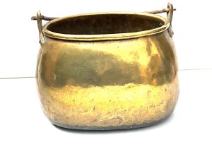 Superb heavy iron handled brass pan, the pan no longer will hold water as-body around bottoms some issues with cracks, would still serve as fireplace logs holder though as its been used for these past hundreds of years, sizes are height 35 cm to tops edge length of 46 cm the depth being 40 cm, a really good looking antique with still practical use. Reference dbgs tel: we accept online payments for all our items listed: bank transfer cash on collection or if wishing over the phone using your debit or credit cards, also doing layby payments plan, or email giving your address details & contact number and we shall send you your items invoice to make