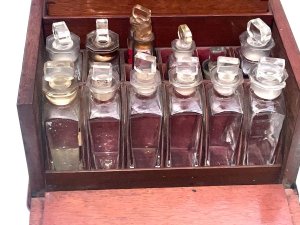 Quality item has the label stating melbourne town uk on lid, the bottles are all original and is full of the doctors essentials to administer his patience's medication there are some chips to bottles lips, height of box is 17 cm length 22 cm depth being 19 cm, reference fbs. Tel: we accept online payments for all our items listed: bank transfer cash on collection or if wishing over the phone using your debit or credit cards, also doing layby payments plan, or email giving your address details & contact number and we shall send you your items invoice to make