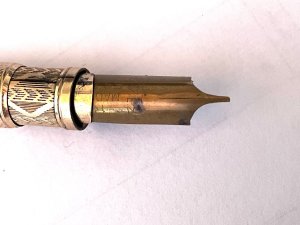 The edward todd & co new york telescopic pen is a vintage dip nib pen made of gold with a medium-sized nib that writes in black ink. It is a classic piece of writing equipment that hails from the victorian era, making it a sought-after collectable for pen enthusiasts. The pen does not come personalised but retains its original charm and functionality, making it a valuable addition to any collection of vintage pens. Rare pen condos excellent nib is not gold, length closed 85 mm opened 100 mm, reference sb