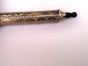 The edward todd & co new york telescopic pen is a vintage dip nib pen made of gold with a medium-sized nib that writes in black ink. It is a classic piece of writing equipment that hails from the victorian era, making it a sought-after collectable for pen enthusiasts. The pen does not come personalised but retains its original charm and functionality, making it a valuable addition to any collection of vintage pens. Rare pen condos excellent nib is not gold, length closed 85 mm opened 100 mm, reference sb