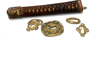 Japanese high quality naval sword. Family silver crest emblem kamon potentially linked to higashikuni no- miya branch of the imperial family. The signed tang sword in 2ww mounts blades exceptional and in reasonable japanese polish has one nick to cutting edge see pictures, total length of 98 cm width 7cm depth 6 cm, reference 8. Tel: we accept online payments for all our items listed: bank transfer cash on collection or if wishing over the phone using your debit or credit cards, also doing layby payments plan, or email giving your address details & contact number and we shall send you your items invoice to make