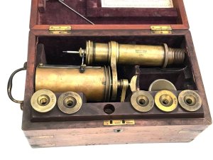 Victorian set in superb brass edges mahogany box by the firm of j hopkins & co huddersfield england. Sizes of box being length of 30 cm depth 19 cm height 14 cm no key to lock, reference dbss