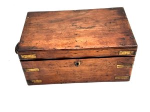 Victorian set in superb brass edges mahogany box by the firm of j hopkins & co huddersfield england. Sizes of box being length of 30 cm depth 19 cm height 14 cm no key to lock, reference dbss