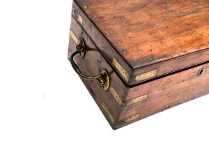 Victorian set in superb brass edges mahogany box by the firm of j hopkins & co huddersfield england. Sizes of box being length of 30 cm depth 19 cm height 14 cm no key to lock, reference dbss