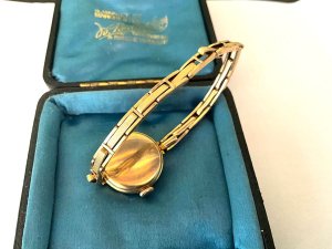 Lovely quality swiss made watch with solid gold case and expandable bracelet all in excellent condition and watch in excellent working order, reference drc2 tel: we accept online payments for all our items listed: bank transfer cash on collection or if wishing over the phone using your debit or credit cards, also doing layby payments plan, or email giving your address details & contact number and we shall send you your items invoice to make