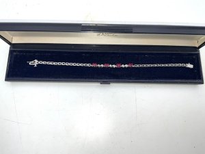 Superb lady’s jewelled bracelet of quality, beautiful rubies and brilliant diamonds set in this wonderful 14 carat white gold bracelet length 19 cm,