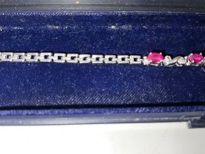 Superb lady’s jewelled bracelet of quality, beautiful rubies and brilliant diamonds set in this wonderful 14 carat white gold bracelet length 19 cm,