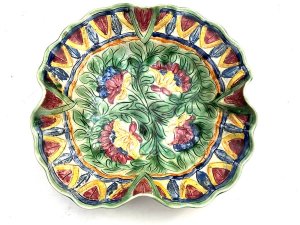 This beswick majolica style bowl, likely produced around 1955, features a vibrant floral design and a distinctive scalloped edge. Numbered 794, comes in excellent condition diameter being 30 cm heights 8 cm, reference dgs