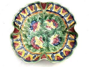 This beswick majolica style bowl, likely produced around 1955, features a vibrant floral design and a distinctive scalloped edge. Numbered 794, comes in excellent condition diameter being 30 cm heights 8 cm, reference dgs