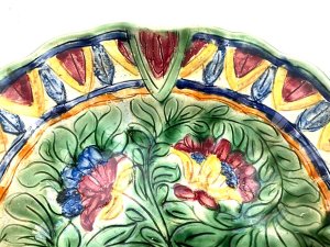 This beswick majolica style bowl, likely produced around 1955, features a vibrant floral design and a distinctive scalloped edge. Numbered 794, comes in excellent condition diameter being 30 cm heights 8 cm, reference dgs
