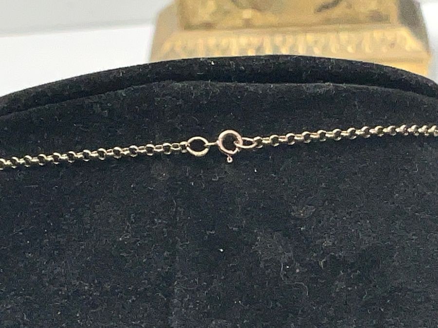 Gold Diamonds & Sapphire Pendant With Gold Chain.