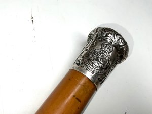 Malacca cane silver topped walking stick fitted with a double edge masonic blade by t wilkinson pall mall london, the walking stick was owned by an officer belonging to the 4th battalion of the grenadier guards that were formed in 1915, the silver tops hallmarked for birmingham 1915, the overall condition of which is excellent the blades superbly engraved and in excellent condition and shape, the length being 92 cm silver tops diameter is 5 cm sticks diameter from tops 3 cm tapering down to the ferrule 25 mm, from steel tip to top of handles 86 cm, reference dbsd4 tel: we accept online payments for all our items listed: bank transfer cash on collection or if wishing over the phone using your debit or credit cards, also doing layby payments plan, or email giving your address details & contact number and we shall send you your items invoice to make