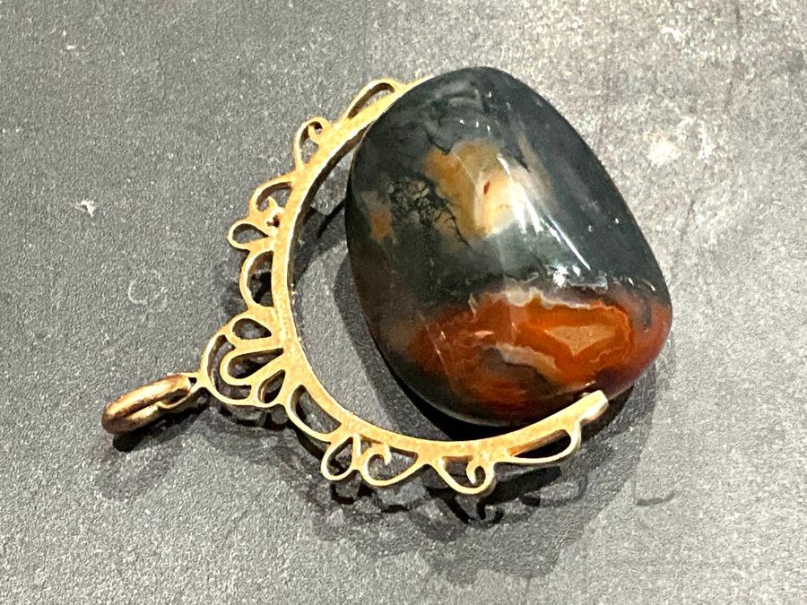 9ct Gold Revolving Stone Pendant