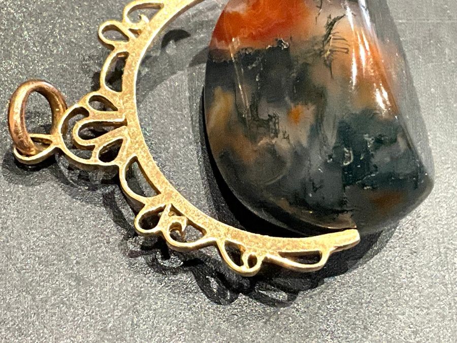 9ct Gold Revolving Stone Pendant