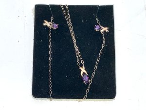 Saphire stones in 375 gold mounts chains 375 gold too, chains length 46 cm comes with box, reference drc9 tel: we accept online payments for all our items listed: bank transfer cash on collection or if wishing over the phone using your debit or credit cards, also doing layby payments plan, or email giving your address details & contact number and we shall send you your items invoice to make