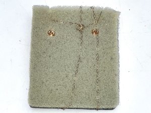 Saphire stones in 375 gold mounts chains 375 gold too, chains length 46 cm comes with box, reference drc9 tel: we accept online payments for all our items listed: bank transfer cash on collection or if wishing over the phone using your debit or credit cards, also doing layby payments plan, or email giving your address details & contact number and we shall send you your items invoice to make