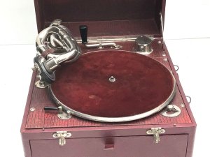 Fantastic quality player of 78’s records. I can imagine them dancing to this back in the twenties, the quality’s 100% a real looker complete clean overhaul and serviced, can be played anywhere you take, reference bbs. Tel: we accept online payments for all our items listed: bank transfer cash on collection or if wishing over the phone using your debit or credit cards, also doing layby payments plan, or email giving your address details & contact number and we shall send you your items invoice to make