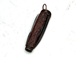 Rare, one of the very first made on licence for the british war ministry by the american firm camillus cutlery co camill us ny 1915. Horn grips all fittings firm closed length of the knife when closed 12cm width of 4cm depth being 2cm, reference drc7