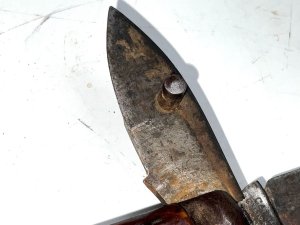 Rare, one of the very first made on licence for the british war ministry by the american firm camillus cutlery co camill us ny 1915. Horn grips all fittings firm closed length of the knife when closed 12cm width of 4cm depth being 2cm, reference drc7