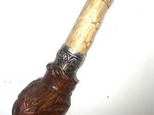 Superb carved from wood cats head grip, stick the very hard paduok wood has bone and silver collar, the blades of german manufacture, overall condition of alls fantastic. The canes very strong and hard, length of 90cm width of grips 5cm sticks diameter from tops 26mm tapering to bottom 22mm, from the high tension steel tip to the top of the handle being 83cm, reference a15. Tel: we accept online payments for all our items listed: bank transfer cash on collection or if wishing over the phone using your debit or credit cards, also doing layby payments plan, or email giving your address details & contact number and we shall send you your items invoice to make