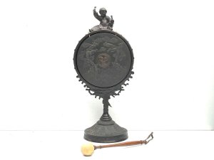 The best, signed bronze late victorian in excellent condition fantastic designs adorn this has the drummer boy atop a unique work by a japanese artist, standing 60 cm high the gongs diameter being 28 cm depth at base is 20 cm, this is very heavy, will ship worldwide reference dgs tel: we accept online payments for all our items listed: bank transfer cash on collection or if wishing over the phone using your debit or credit cards, also doing layby payments plan, or email giving your address details & contact number and we shall send you your items invoice to make