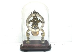 Time piece movement comes in good working order with key and pendulum presentation clock to sergeant john o’connor of th 4th battalion 60th rifles, the original glass dome has been damaged see pictures, the full height including dome is 38 cm width 24 cm depth 17cm, reference bss tel: we accept online payments for all our items listed: bank transfer cash on collection or if wishing over the phone using your debit or credit cards, also doing layby payments plan, or email giving your address details & contact number and we shall send you your items invoice to make