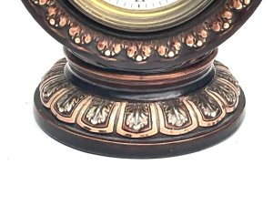 Mid victorian english mantle clock with english 8 day mechanical movement that’s in good working order, the porcelain case is in good condition no cracks or chips, sizes being height 24 cm diameter 17 cm depth 12 cm dial not perfect but presentable reference dbss